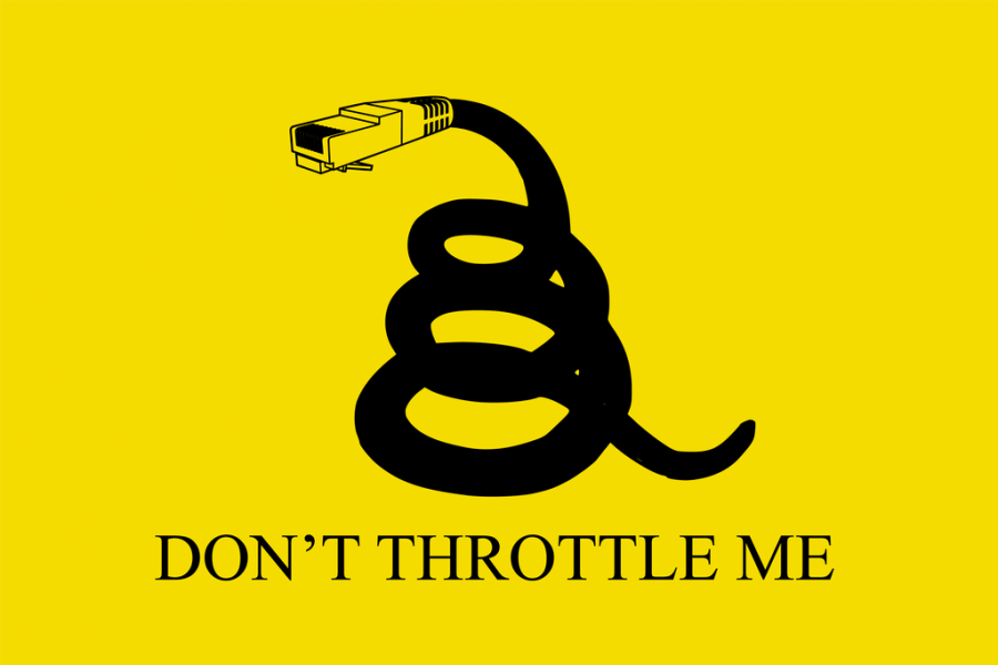 A reference to the Gadsden Flag (Dont Tread on Me) made by DeviantArt.  
https://danlev.deviantart.com/journal/Protest-and-Act-Now-Save-Net-Neutrality-717961509