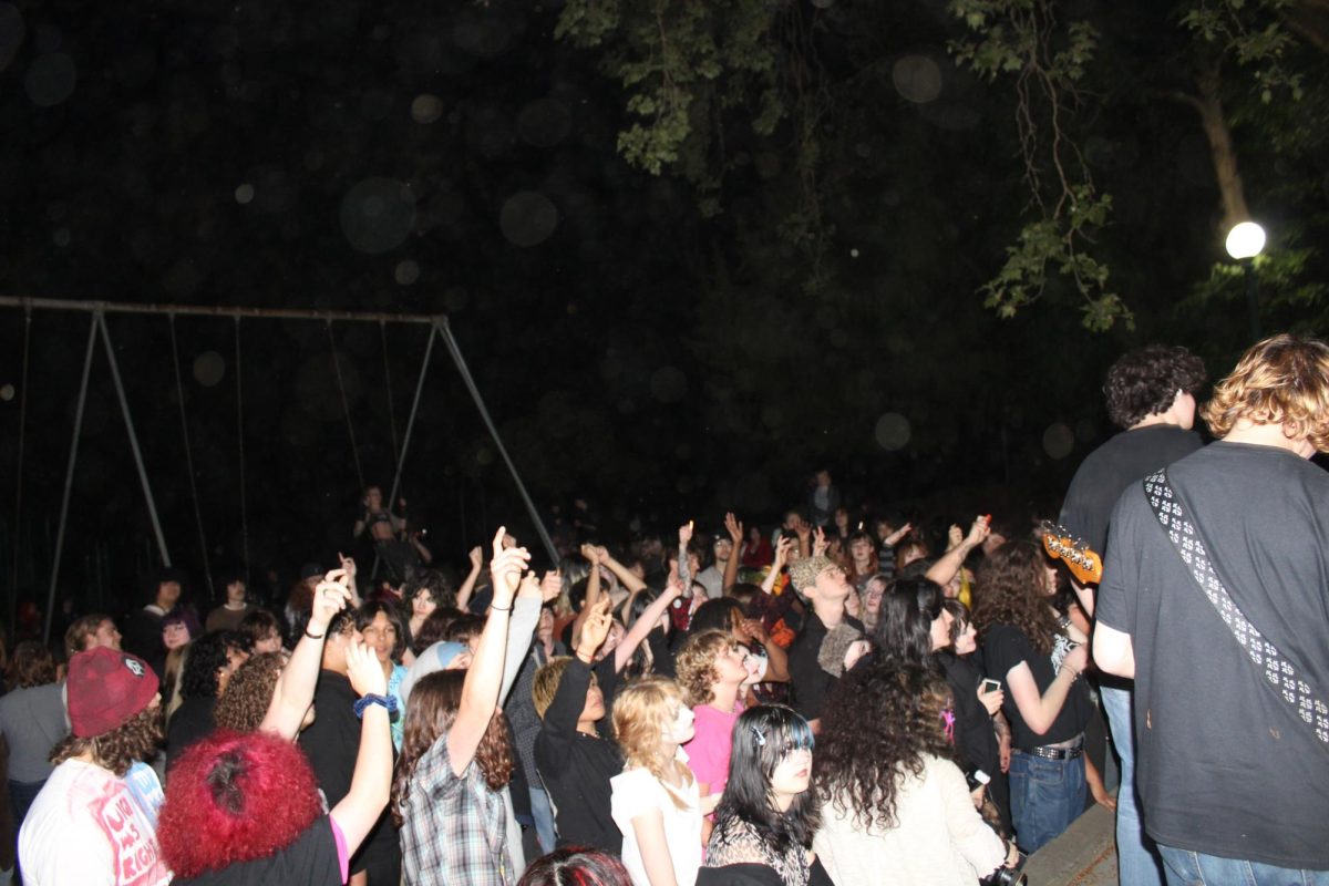 Circa 40 Performing